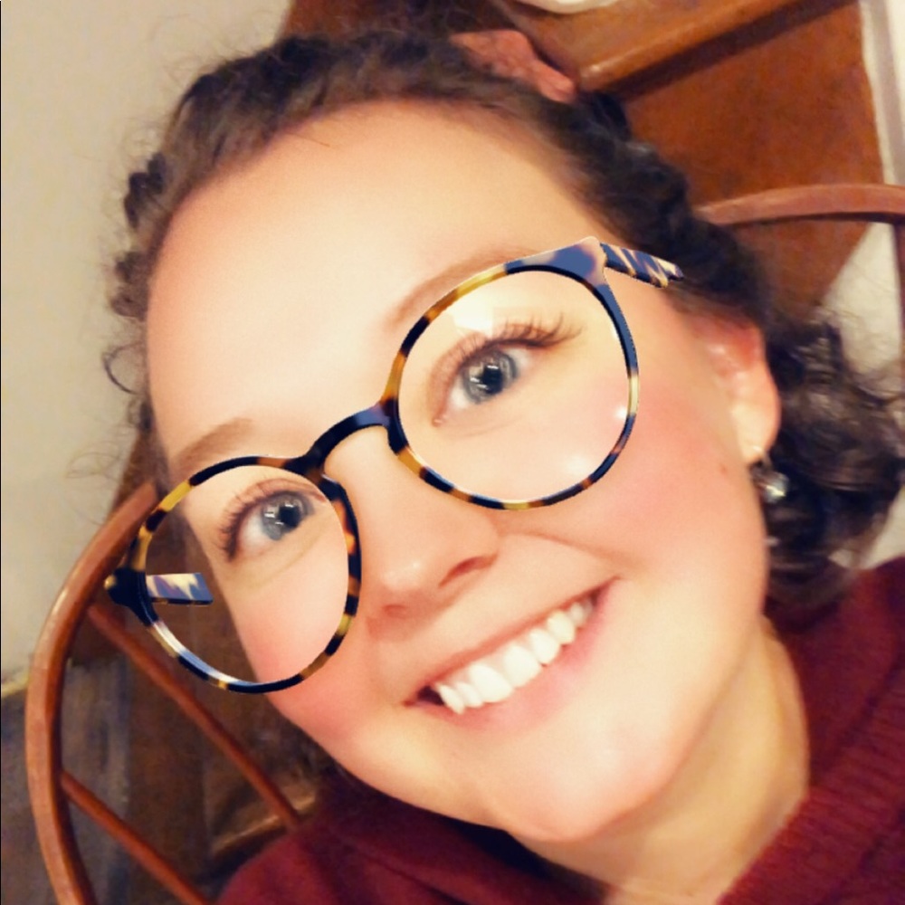 Meet your Posher, Emily